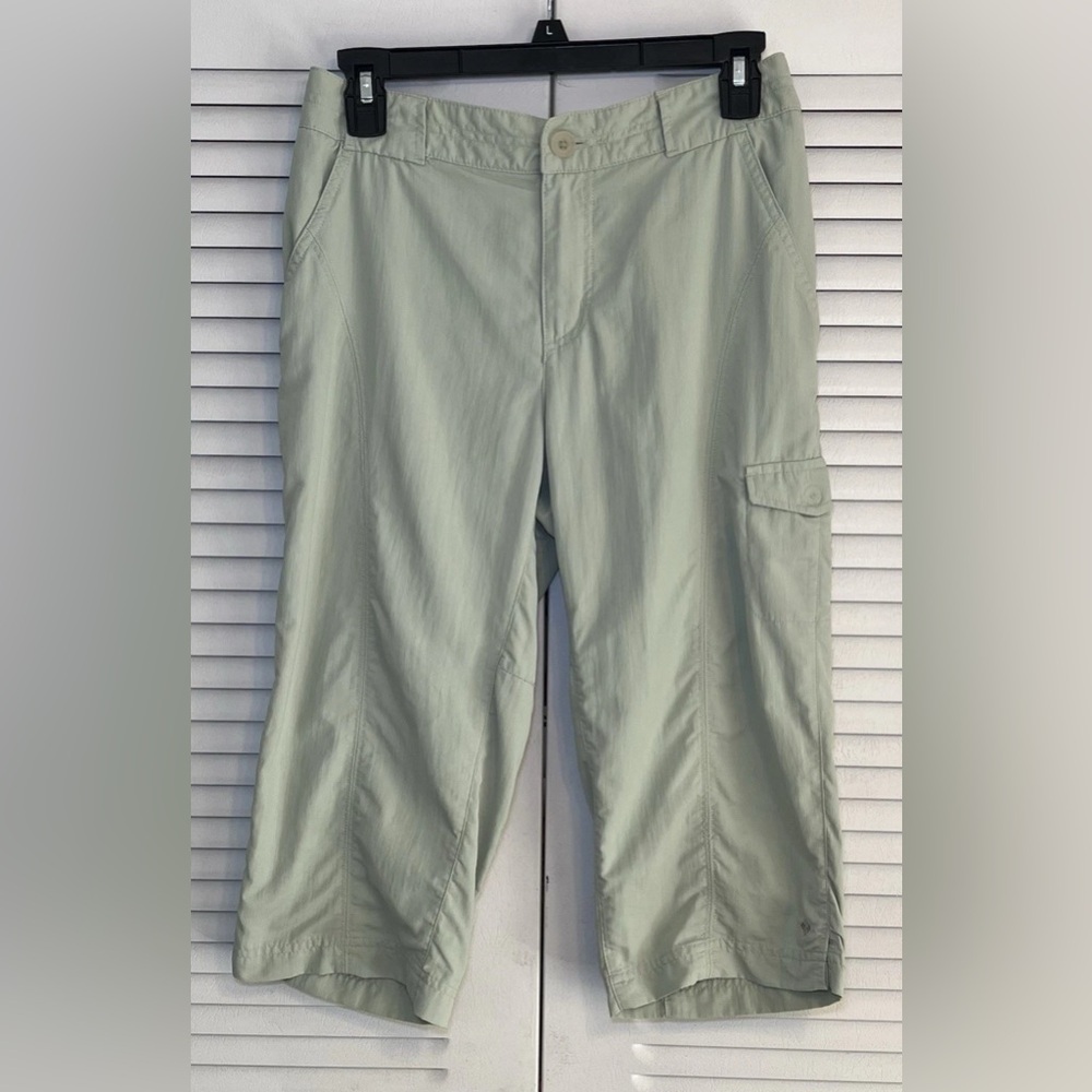 Columbia Light Sage Green Capris